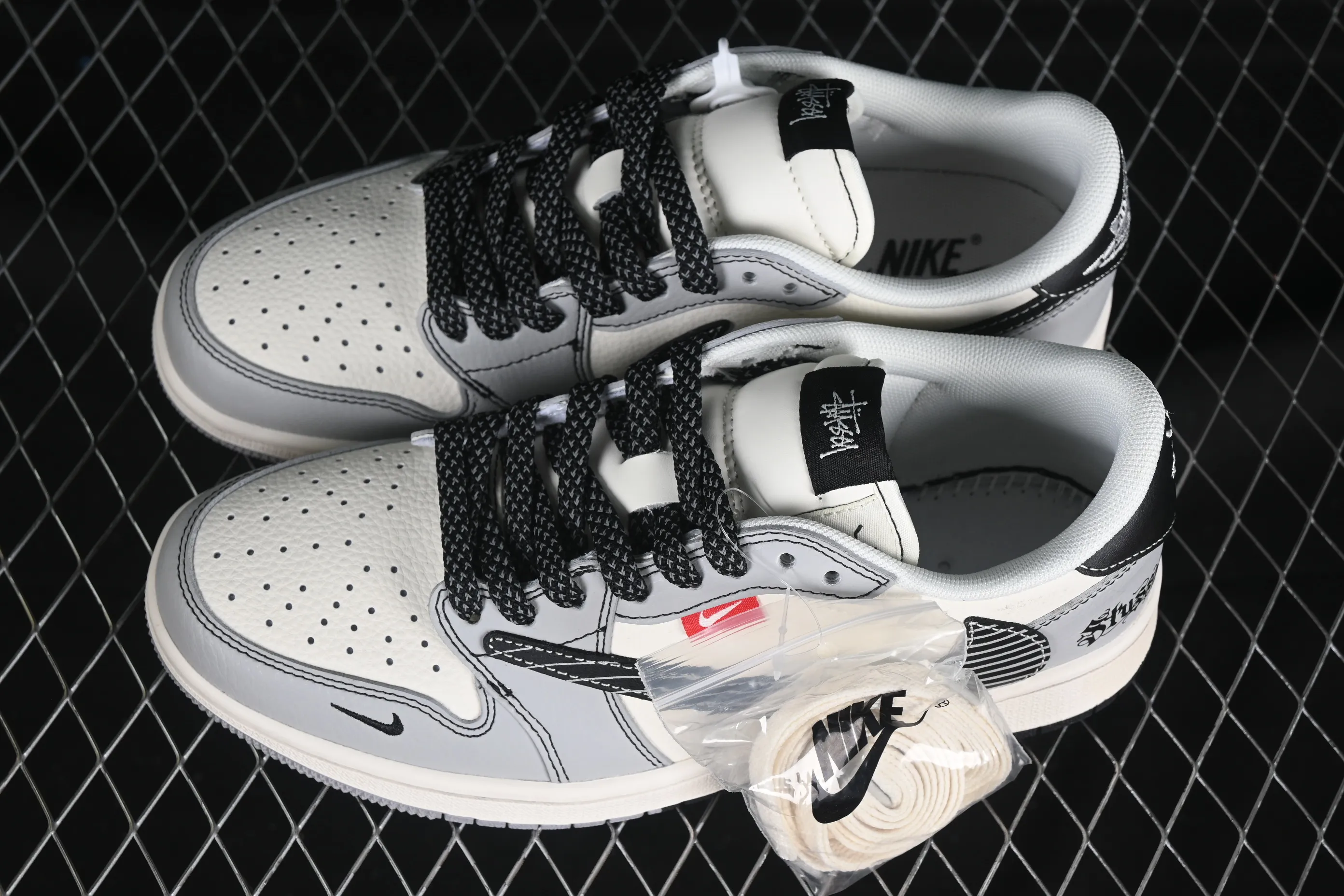 All Categories Air Jordan Jordan Series Basketball Shoes Air Jordan 1 Low High-end Customized Low-top Shoes Travis Scott x Fragment Design x Air Jordan 1 Low OG SP AJ1 Joe 1 Stussi Joint Gray Stripe Line Low-top Cultural Casual Shoes JJ2508-550